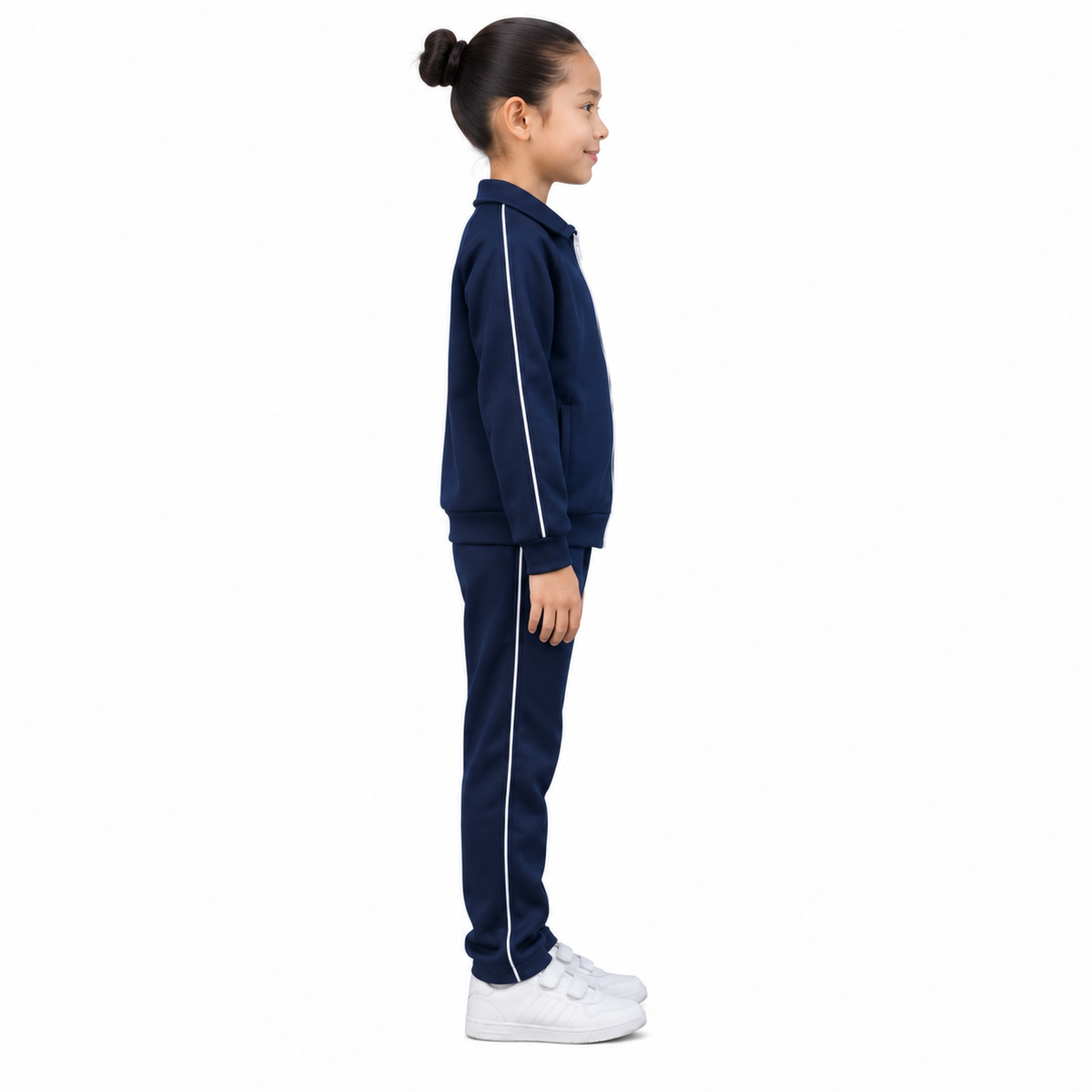 Conjunto pants escolar de felpa 4 Guerreros para niña azul marino, perfil derecho con modelo | color:azul-marino