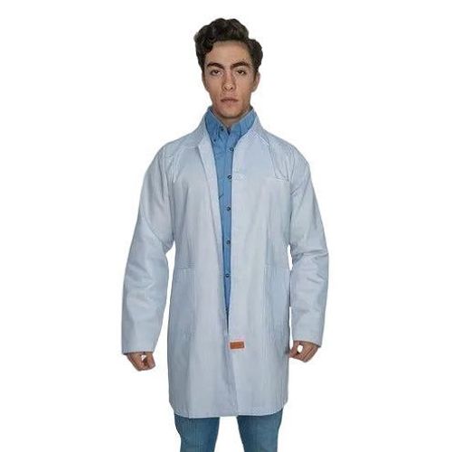 Bata de laboratorio Beaver Clínica Industrial blanca, vista frontal abierta en modelo | color:blanca