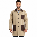 Bata técnica Beaver unisex beige con café, vista frontal con modelo de sonrisa discreta | color:beige-con-cafe