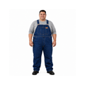 Overol peto Beaver BV821 para hombre en Stone, vista frontal con modelo de talla extra | color:stone