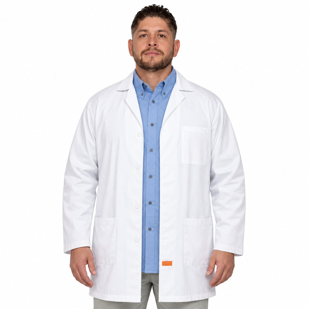 Bata de laboratorio Beaver Clínica Industrial para hombre blanca, frontal en modelo de talla extra