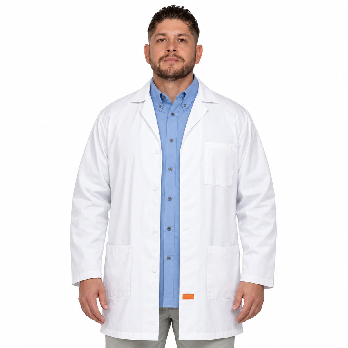 Bata de laboratorio Beaver Clínica Industrial para hombre blanca, frontal en modelo de talla extra | color:blanca