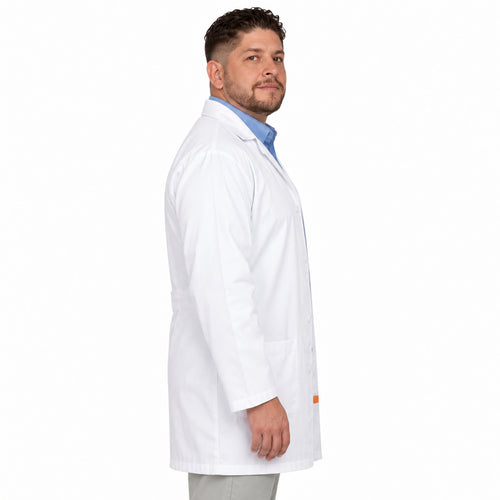Bata de laboratorio Beaver Clínica Industrial para hombre blanca, perfil derecho en modelo de talla extra | color:blanca