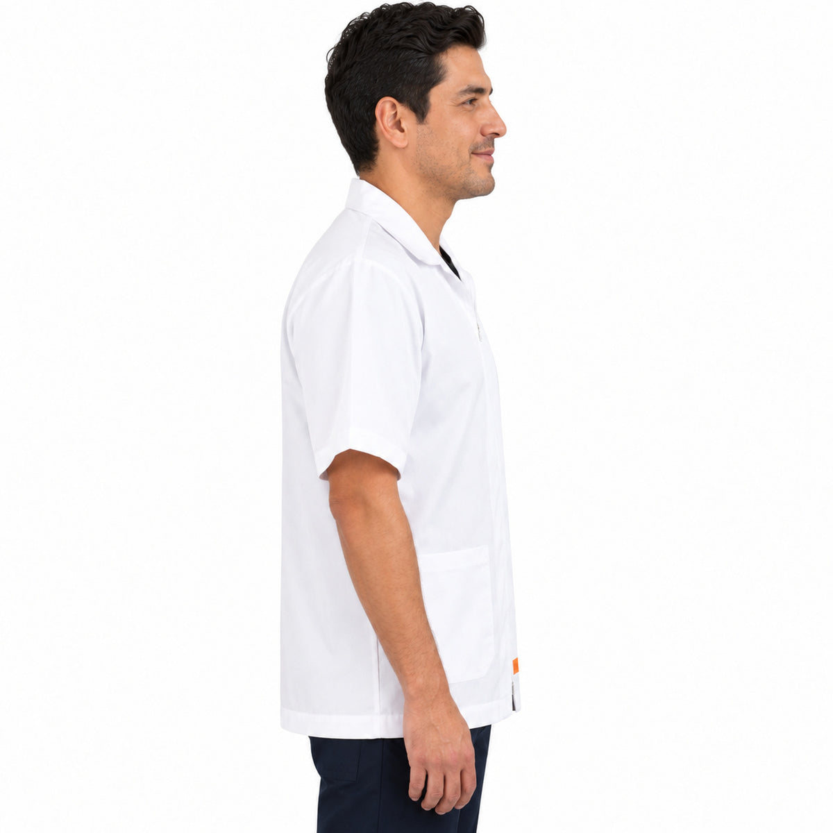 Filipina clínica Beaver blanca para hombre, perfil derecho con modelo | Color: Blanca #color_blanca