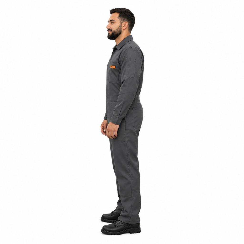 Overol industrial Beaver de gabardina 100% algodón, gris Oxford, hombre, perfil izquierdo con modelo