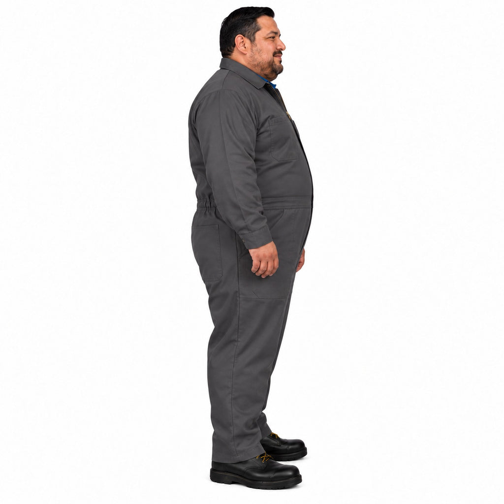 Overol industrial Beaver de gabardina 100% algodón gris Oxford para hombre en tallas extra, perfil derecho con modelo