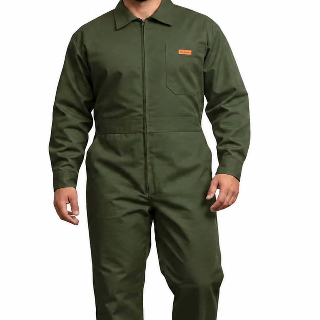 Overol Beaver industrial para hombre verde olivo, detalle de cierre, bolsillo y etiqueta naranja
