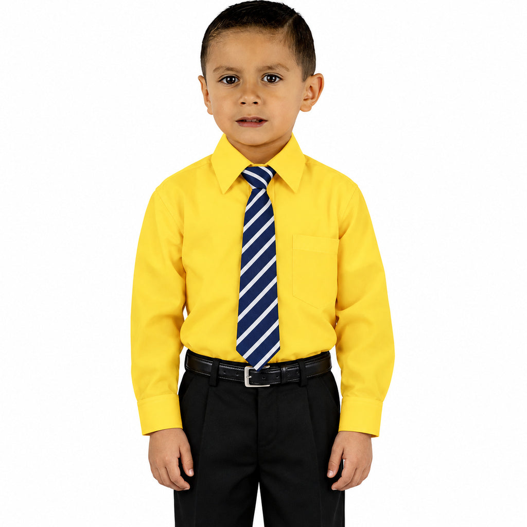 Camisa de vestir infantil mango Rodolfo Valentini, frontal fajada con corbata de rayas diagonales.