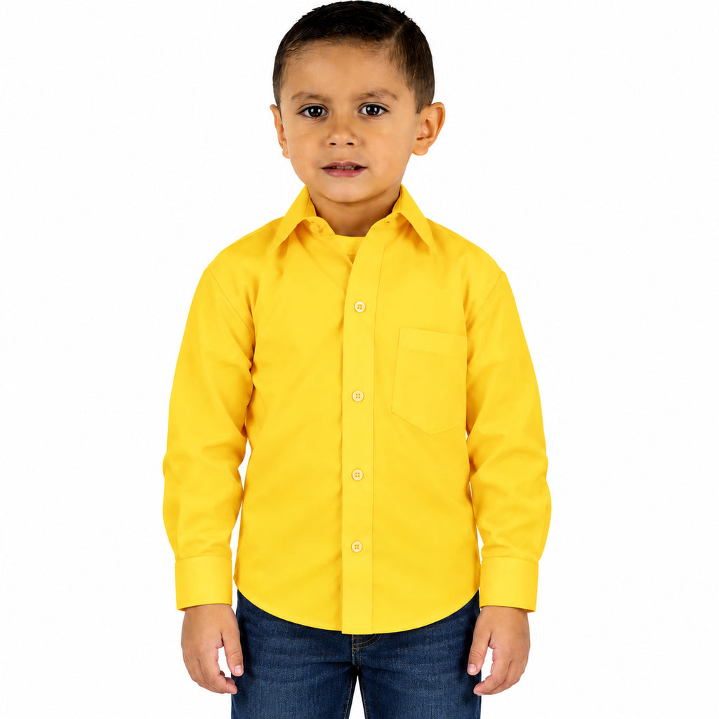 Camisa de vestir infantil mango Rodolfo Valentini, frontal desfajada con pantalón de mezclilla.