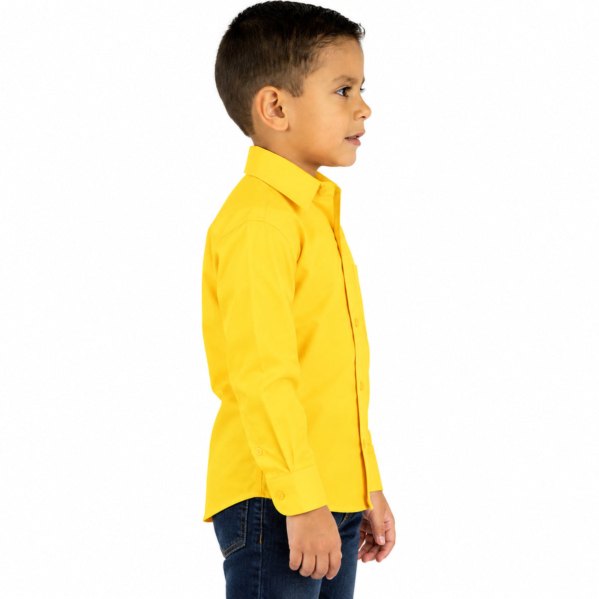 Camisa de vestir infantil mango Rodolfo Valentini, perfil derecho desfajada con pantalón de mezclilla. | color:mango-rodolfo
