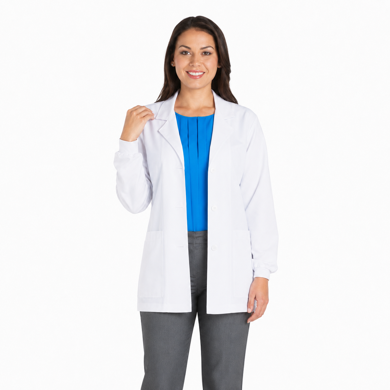 Bata médica corta Cherokee 1302 Professional Whites para mujer blanca, vista frontal con mano en solapa | color:blanca