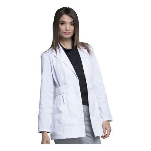 Bata corta médica Cherokee 2316 para mujer talla extra en blanca, vista posterior | color:blanca