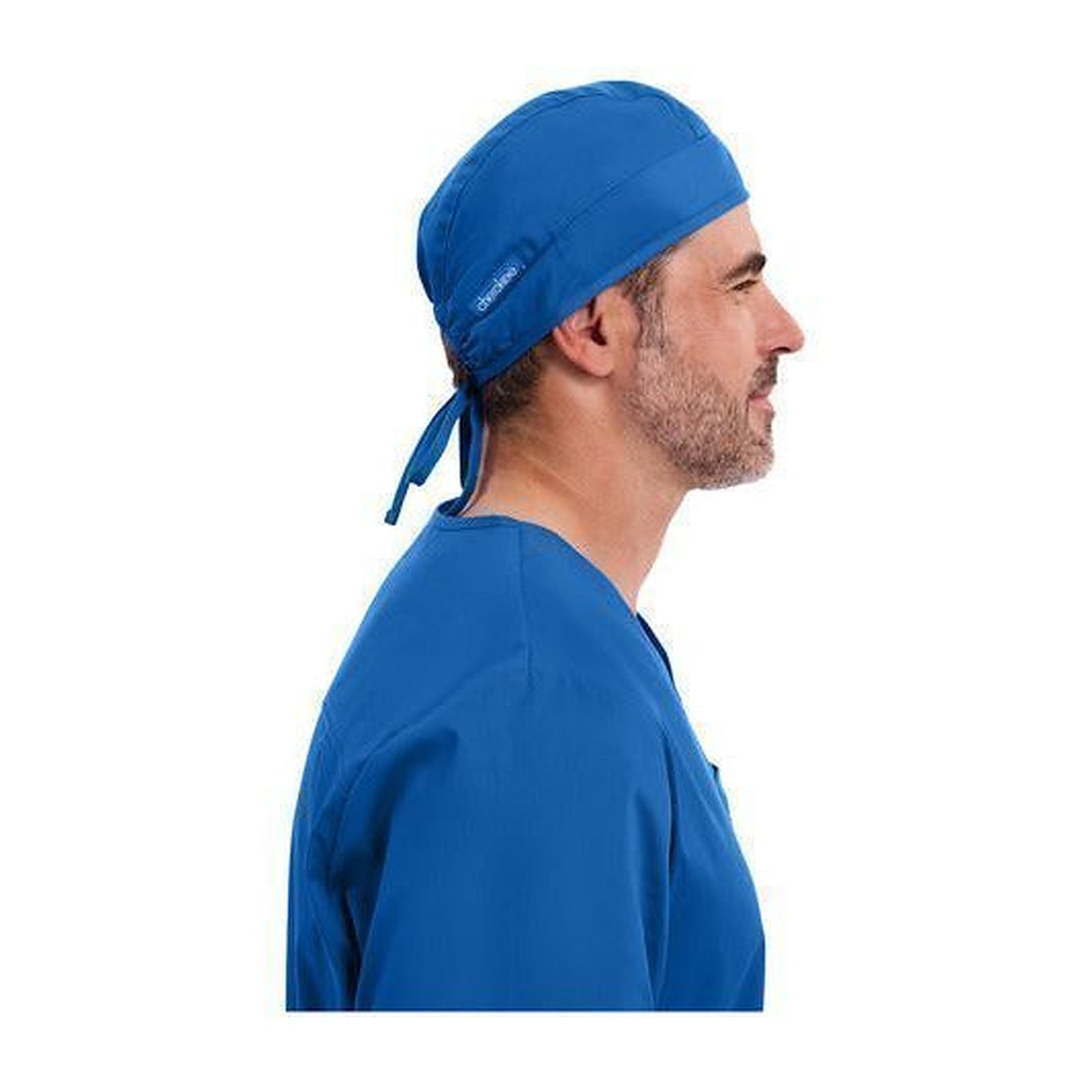 Gorro quirúrgico Cherokee 2506 unisex azul rey, perfil derecho en modelo | color:azul-rey
