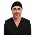 Gorro quirúrgico Cherokee 2506 unisex negro, vista frontal en modelo | color:negro