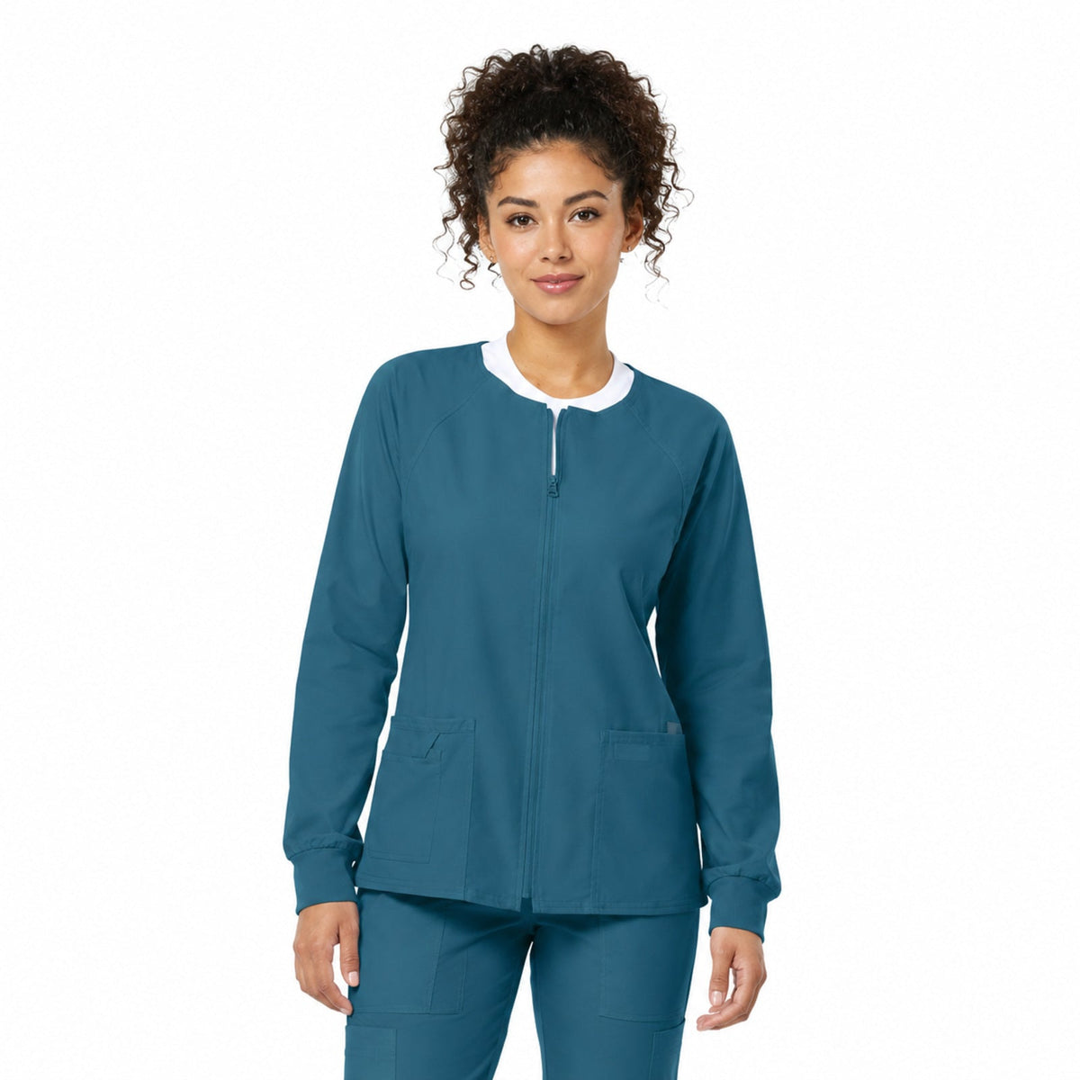 Chamarra médica Cherokee 4315 Core Stretch para mujer color Caribe, vista frontal | color:caribe