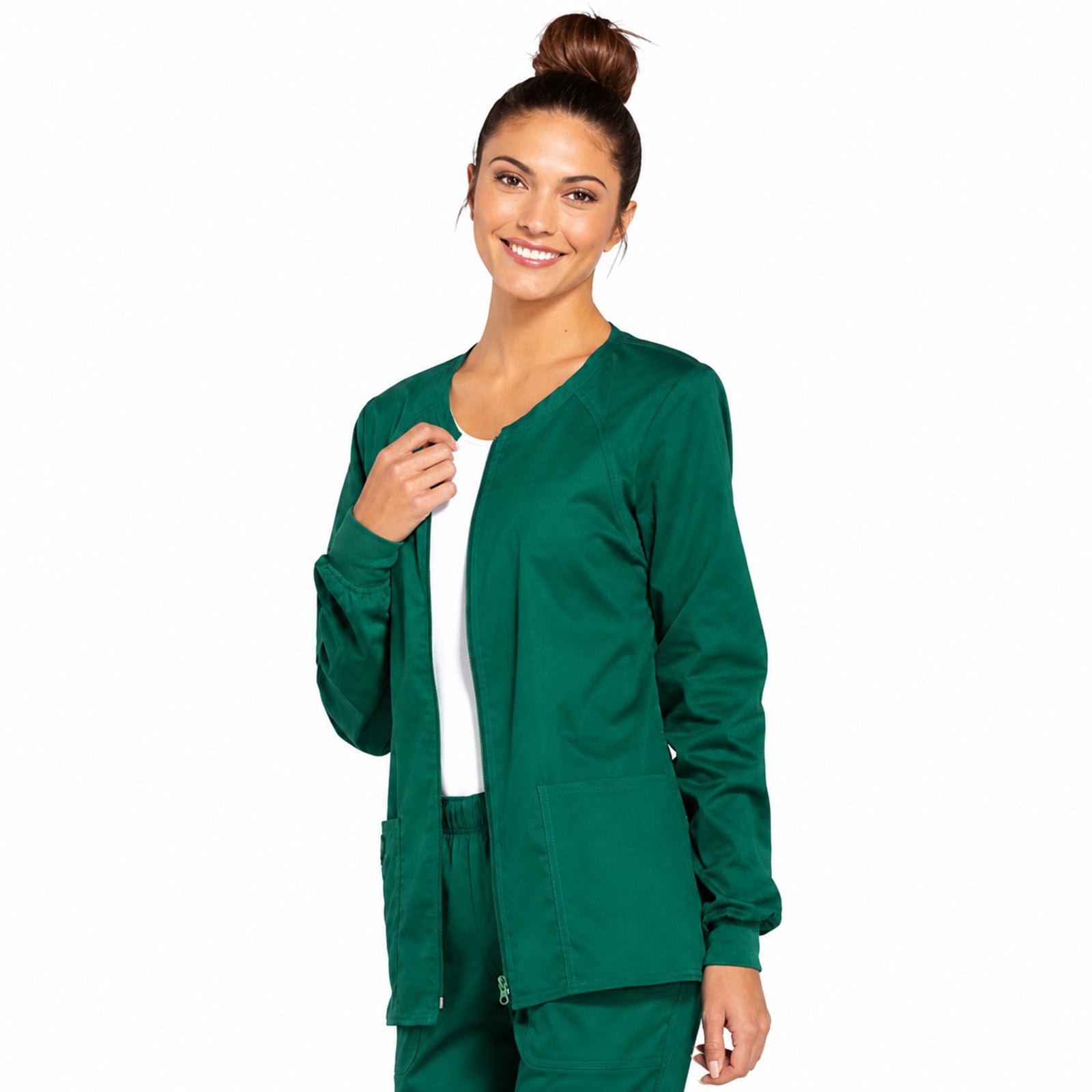 Chamarra médica Cherokee 4315 Core Stretch para mujer color Hunter, vista tres cuartos | color:hunter
