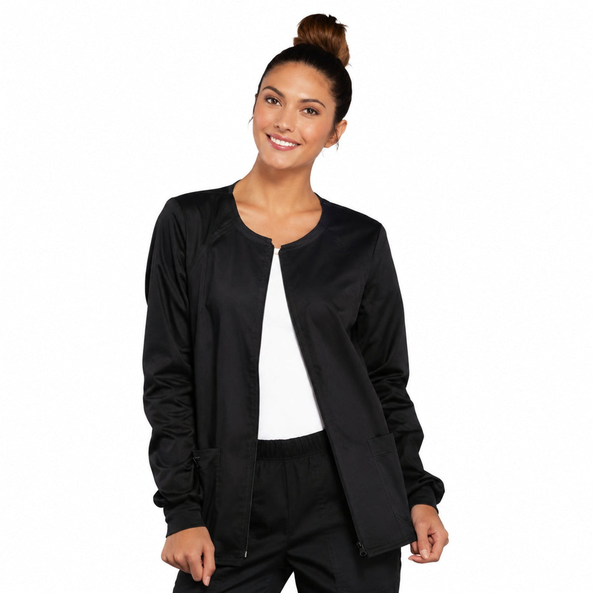 Chamarra médica Cherokee 4315 Core Stretch para mujer color Negro, vista frontal | color:negro