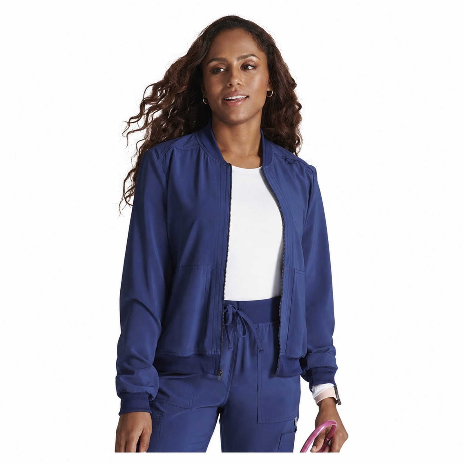 Chamarra médica Cherokee CK349A Workwear Revolution para mujer color Azul Marino, vista frontal abierta | color:azul-marino