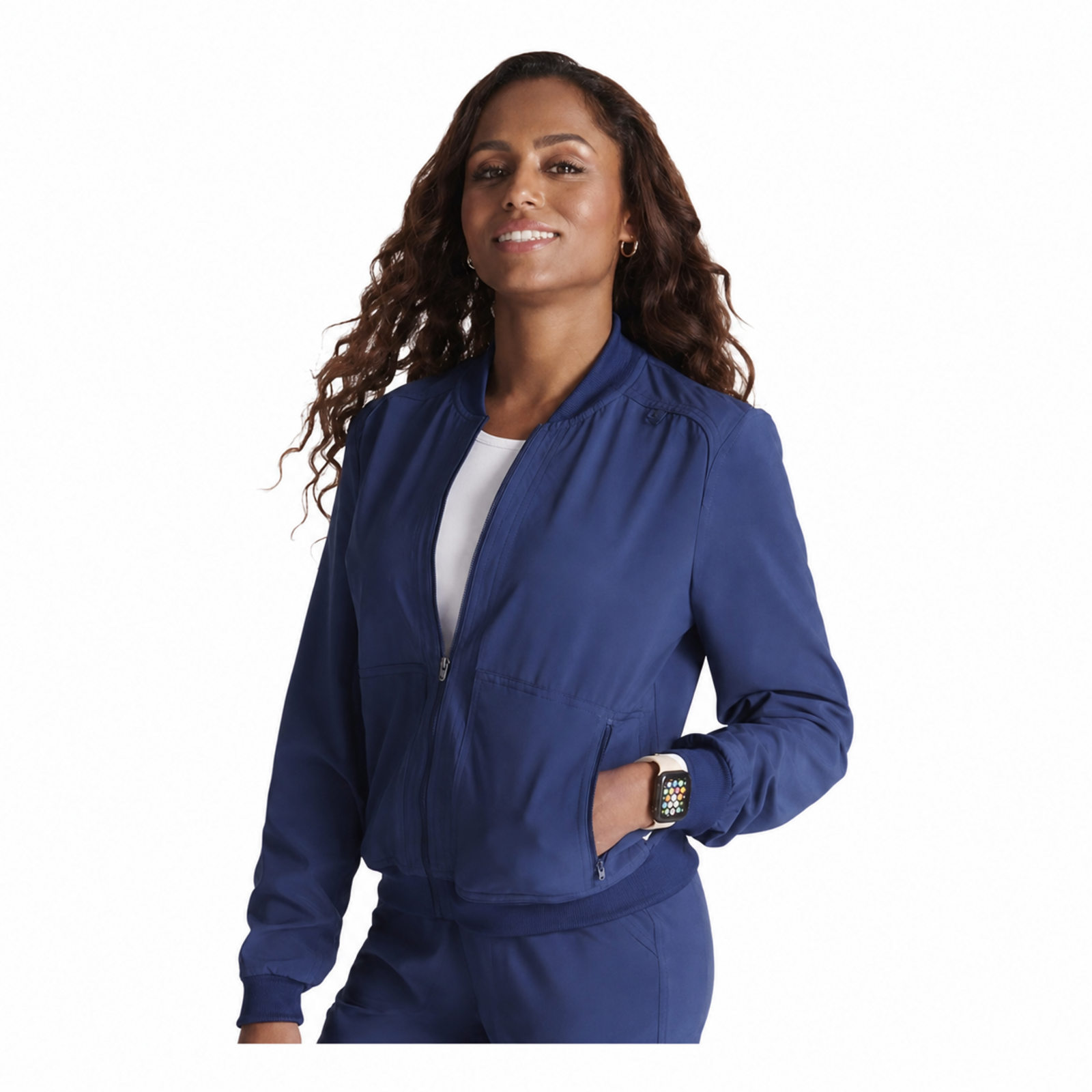 Chamarra médica Cherokee CK349A Workwear Revolution para mujer color Azul Marino, vista tres cuartos con bolsillo | color:azul-marino