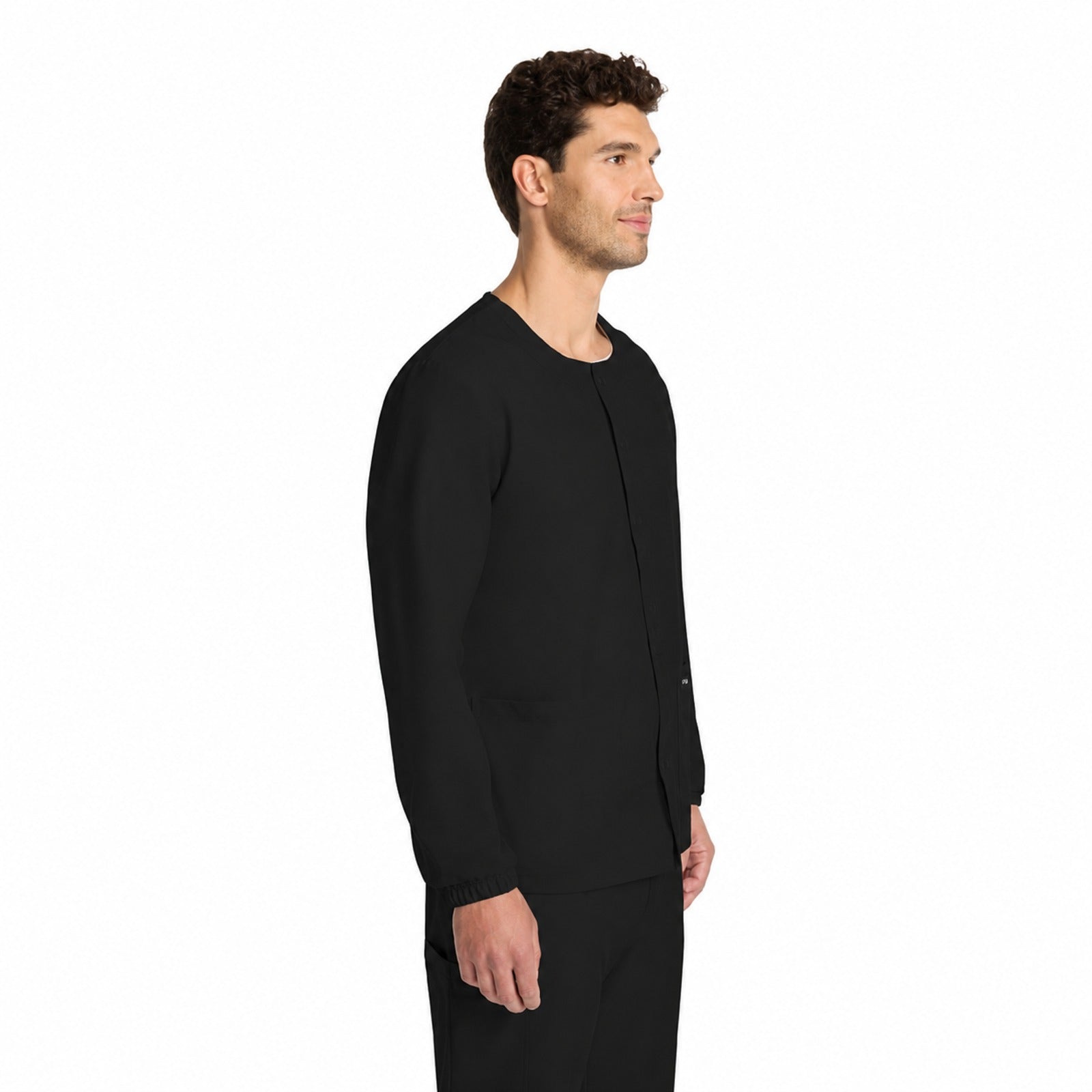 Chamarra médica Cherokee CK393A para hombre color negro, vista tres cuartos | color:negro