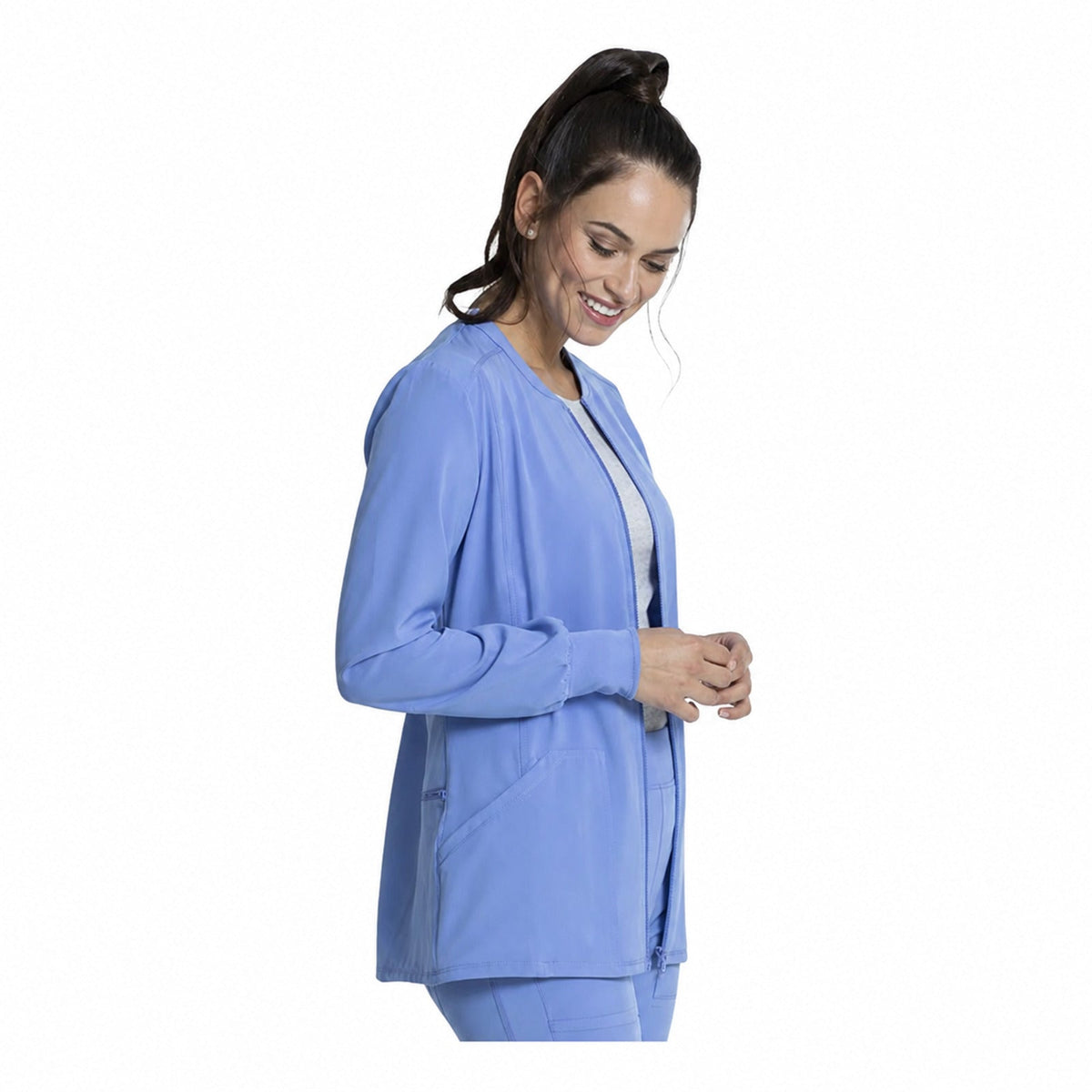Chamarra médica Cherokee CKA384 Allura para mujer azul cielo, vista 3 de la prenda | color:azul-cielo