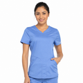 Filipina médica Cherokee WW601 azul cielo, vista frontal en modelo | color:azul-cielo