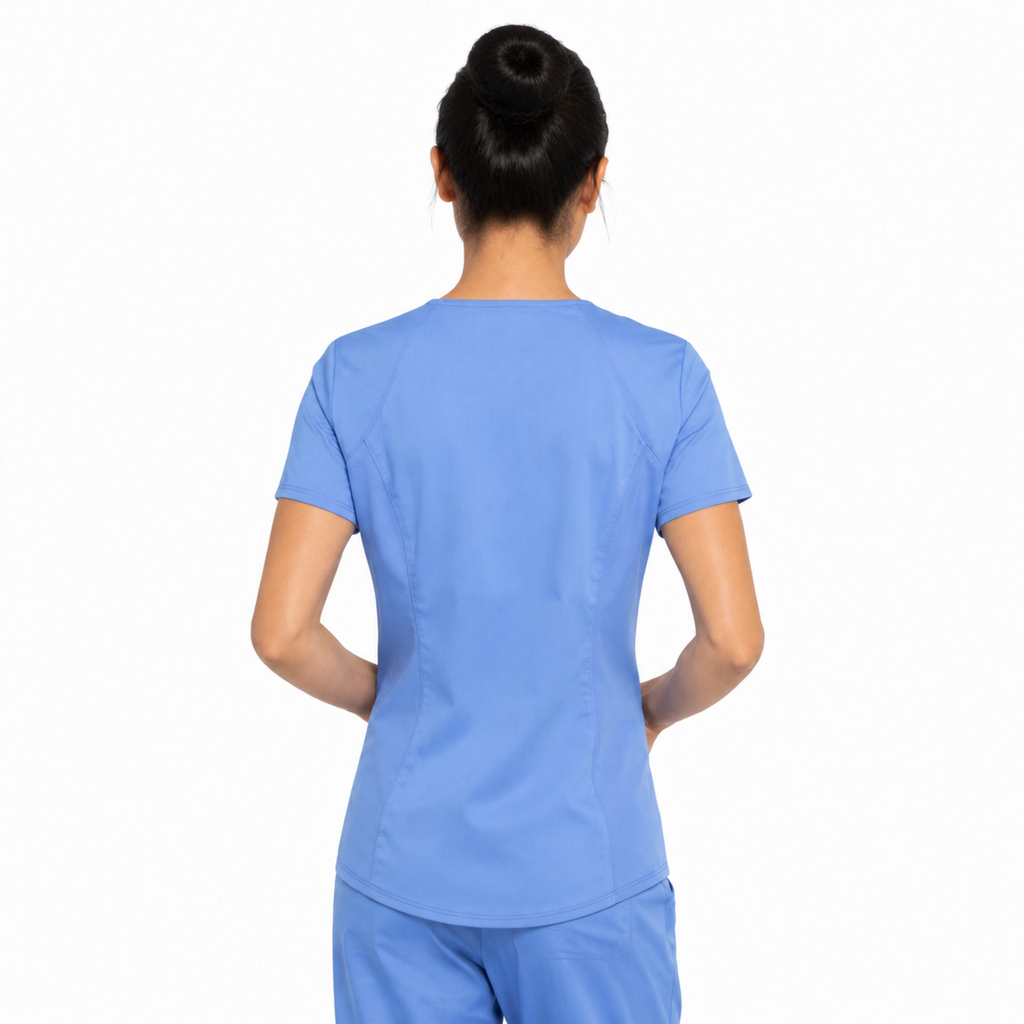 Filipina médica Cherokee WW601 azul cielo, vista posterior en modelo