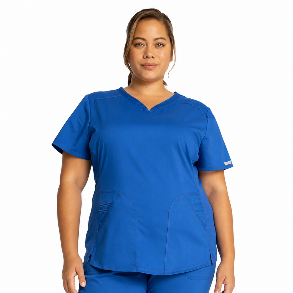 Filipina médica Cherokee WW601 azul rey, vista frontal en modelo