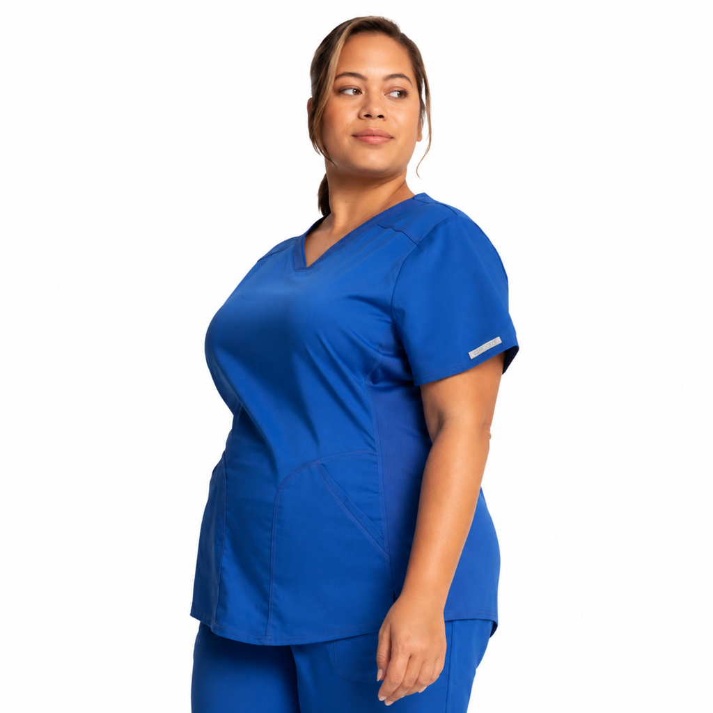 Filipina médica Cherokee WW601 azul rey, vista lateral en modelo