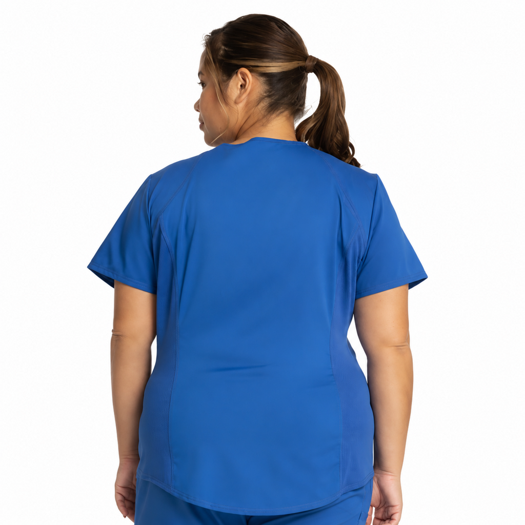 Filipina médica Cherokee WW601 azul rey, vista posterior en modelo