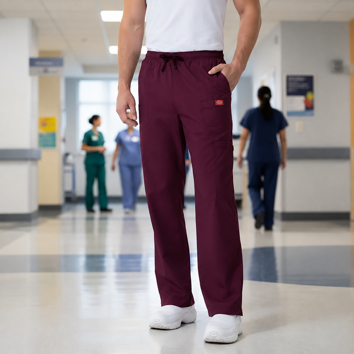Pantalón quirúrgico Dickies 81003 Gen Flex para hombre Vino, vista frontal | color:vino