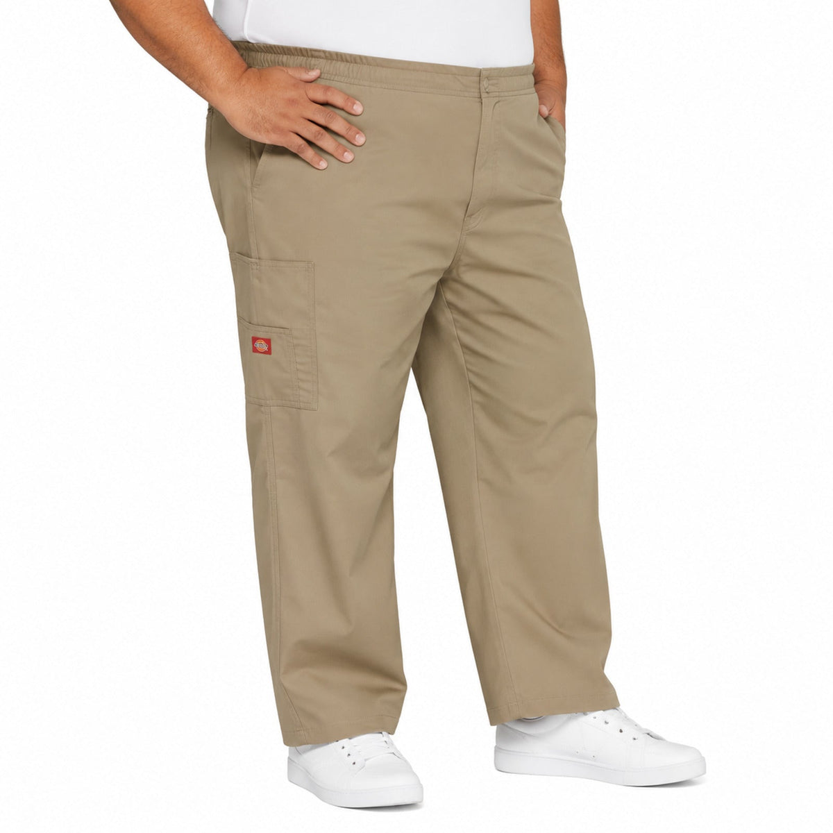 Pantalón quirúrgico Dickies 81006 para hombre Khaki, vista tres cuartos | color:khaki