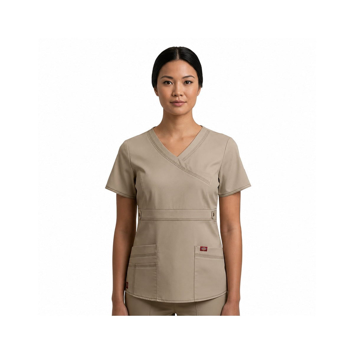 Dickies 817355 filipina quirúrgica Gen Flex para mujer color Khaki, vista frontal con modelo | color:khaki