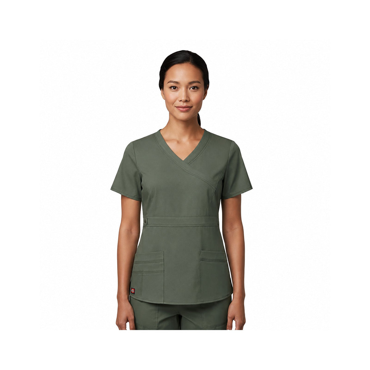 Dickies 817355 filipina quirúrgica Gen Flex para mujer color Verde Olivo, vista frontal con modelo | color:verde-olivo
