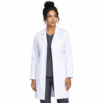 Dickies 82401 bata larga médica para mujer blanca, vista frontal | color:blanca