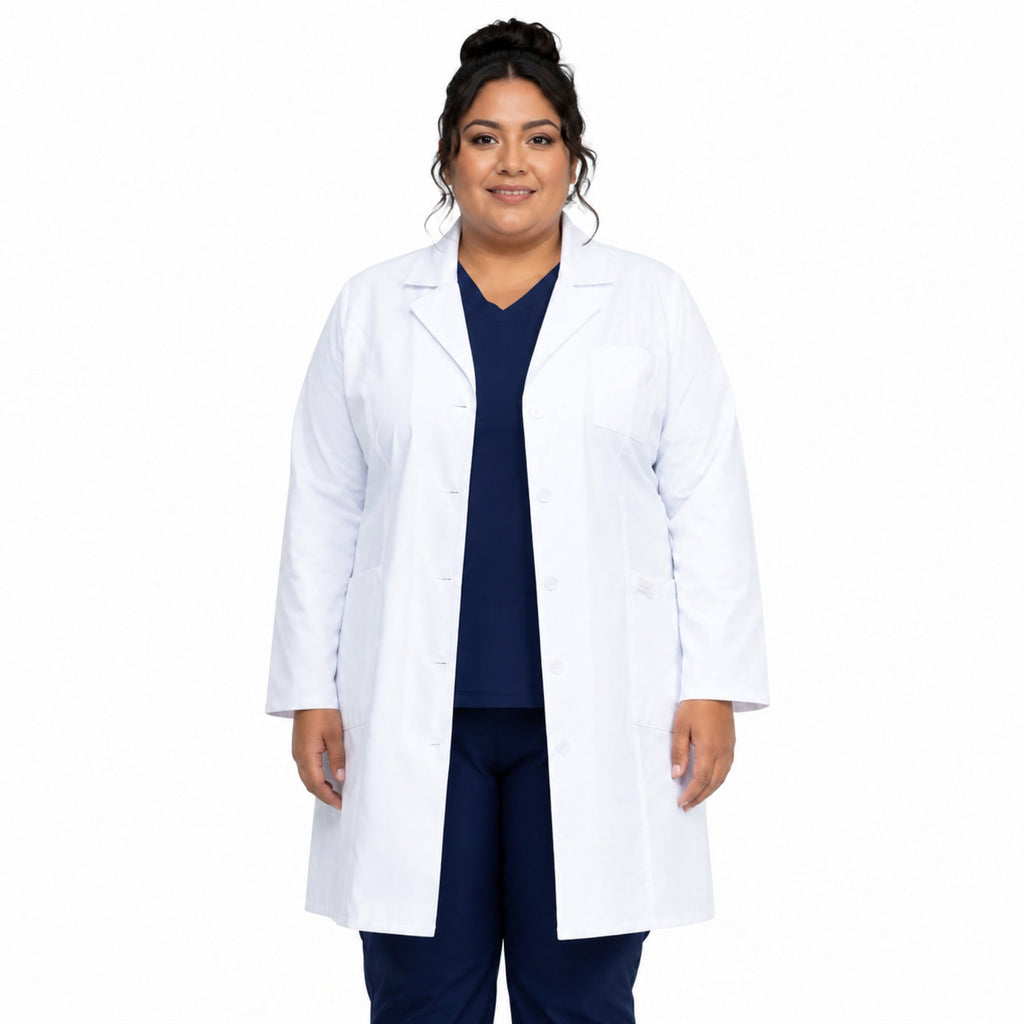 Dickies 82401 bata médica para mujer talla extra, blanco, frente sonriendo