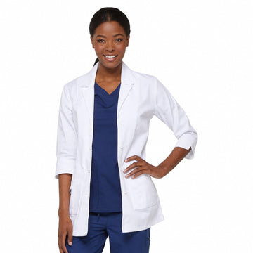 Dickies 82402 bata corta médica para mujer blanca vista frontal | color:blanca