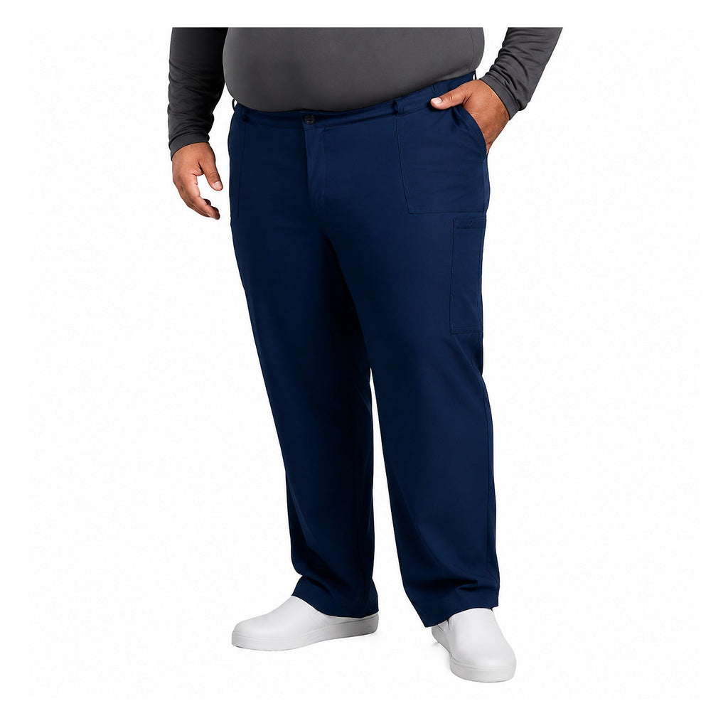 Pantalón quirúrgico Dickies DK015 EDS Essentials hombre talla extra Azul Marino, vista frontal con modelo