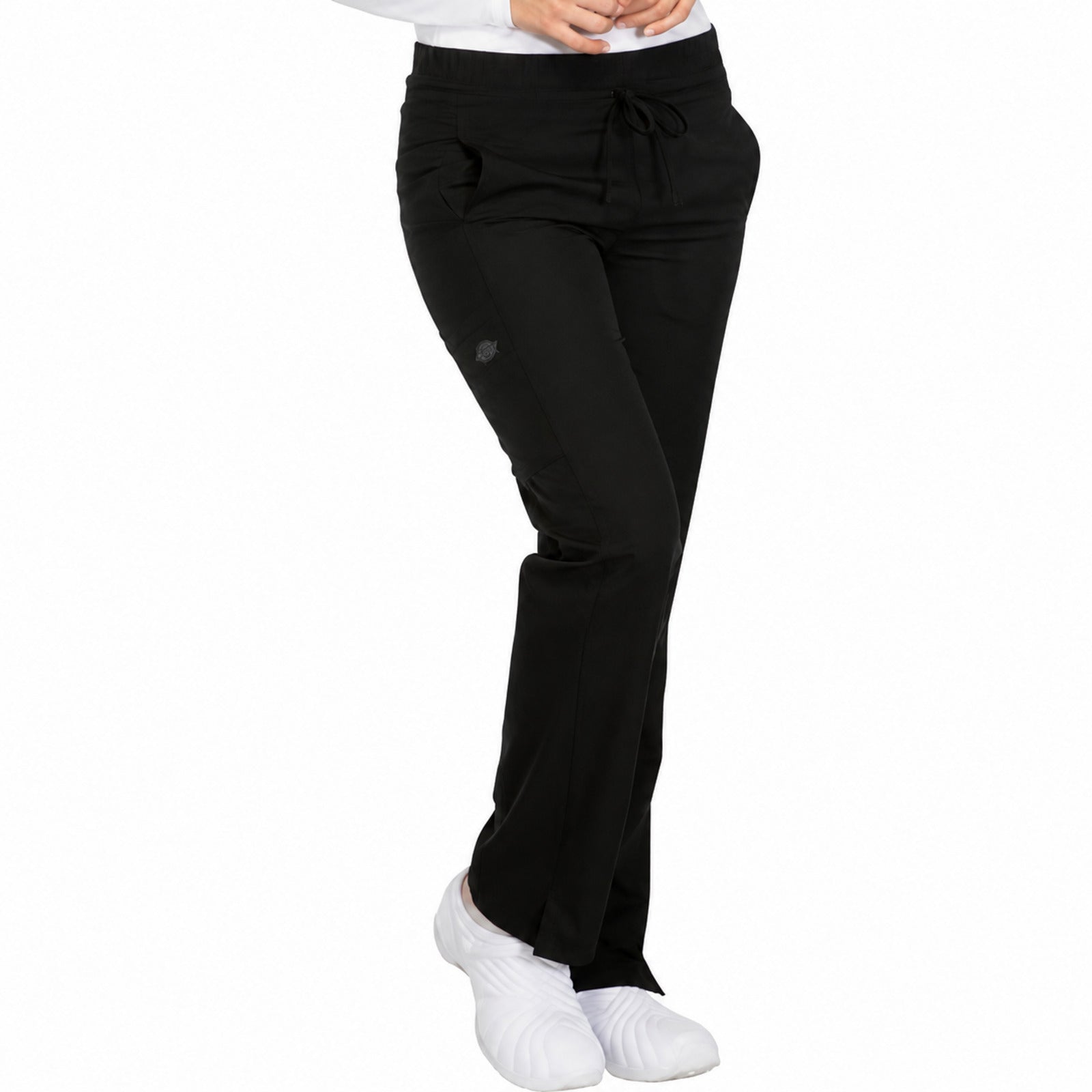 Pantalón quirúrgico Dickies DK130 Dynamix para mujer Negro, vista frontal | color:negro