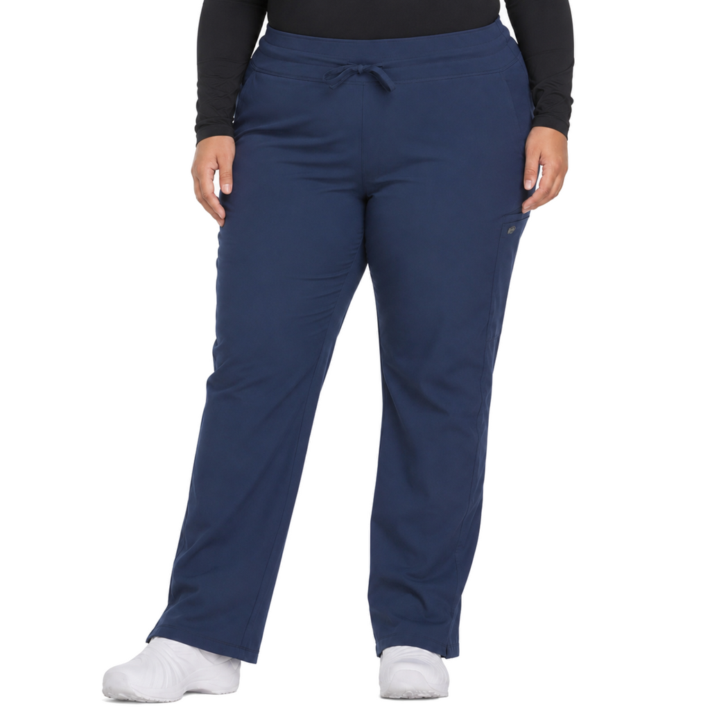 Pantalón quirúrgico Dickies DK130 Dynamix para mujer talla extra Azul marino, vista frontal