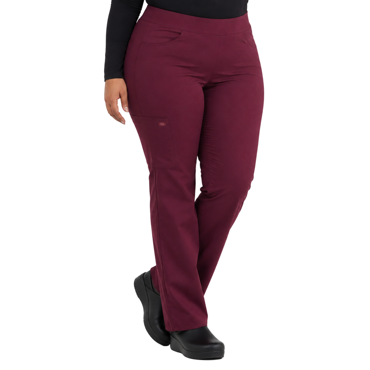 Pantalón quirúrgico Dickies DK135 Balance para mujer talla extra Vino, vista tres cuartos | color:vino