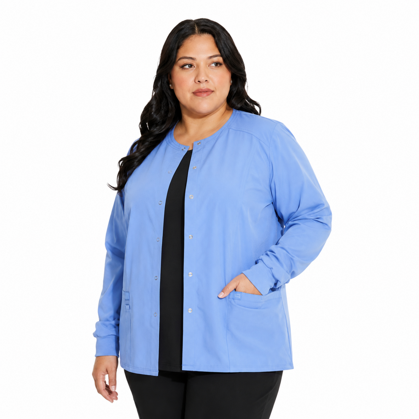 Chamarra médica Dickies DK305 EDS Essentials para mujer talla extra Azul Cielo, vista tres cuartos mano bolsillo | color:azul-cielo