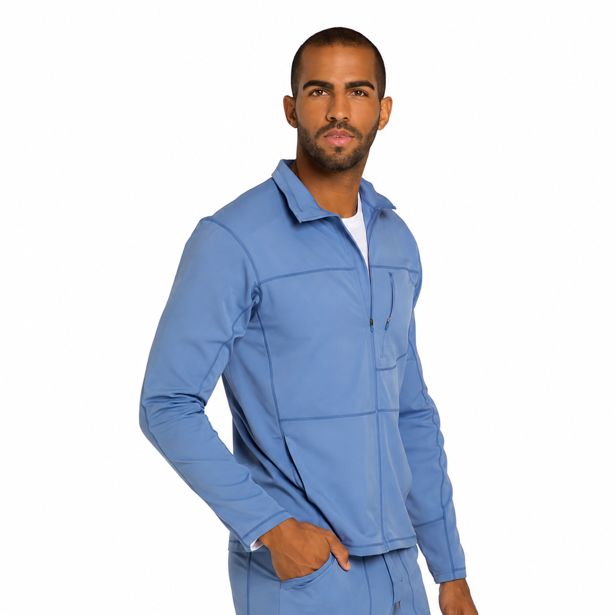 Chamarra médica Dickies DK310 para hombre Azul Cielo, vista frontal tres cuartos | color:azul-cielo