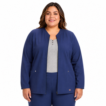 Dickies DK322 chamarra médica para mujer talla extra, vista frontal, color Azul Marino | color:azul-marino