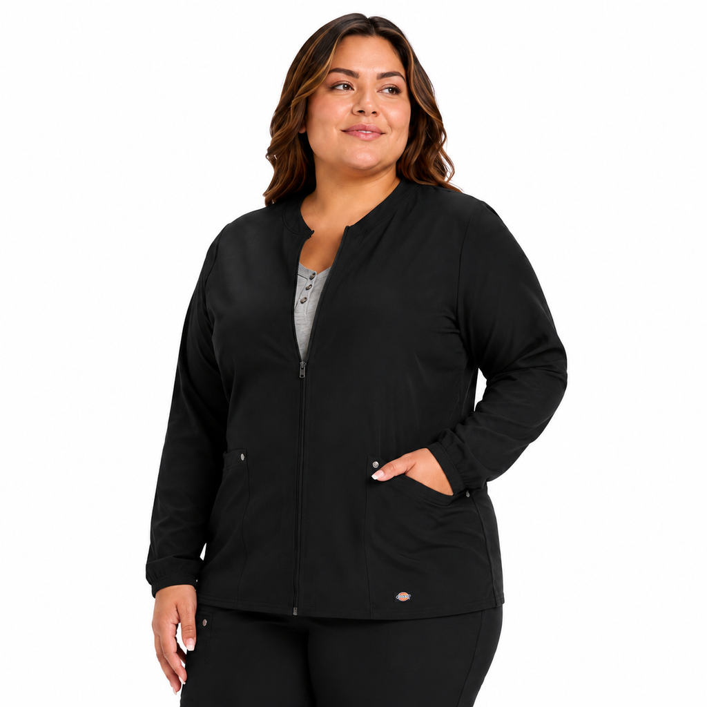 Dickies DK322 chamarra médica para mujer talla extra, vista tres cuartos, color Negra