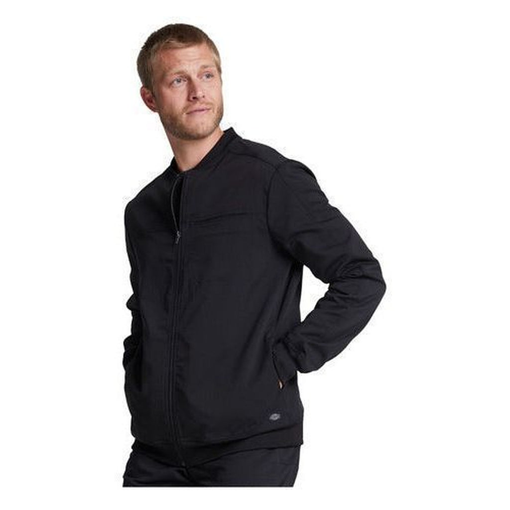 Chamarra médica Dickies DK370 para hombre negra, vista tres cuartos
