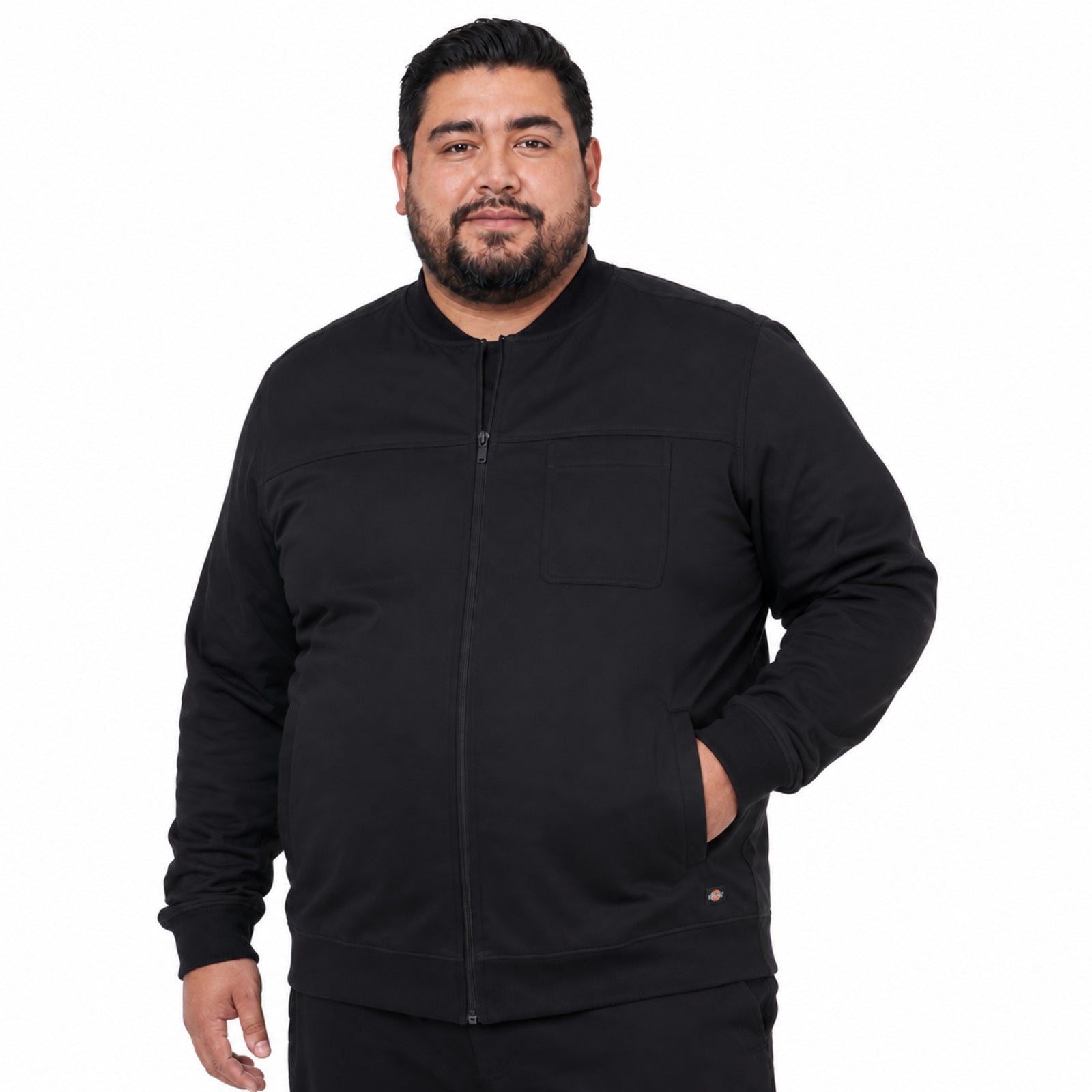 Chamarra médica Dickies DK370 para hombre talla extra negra, vista tres cuartos | color:negra