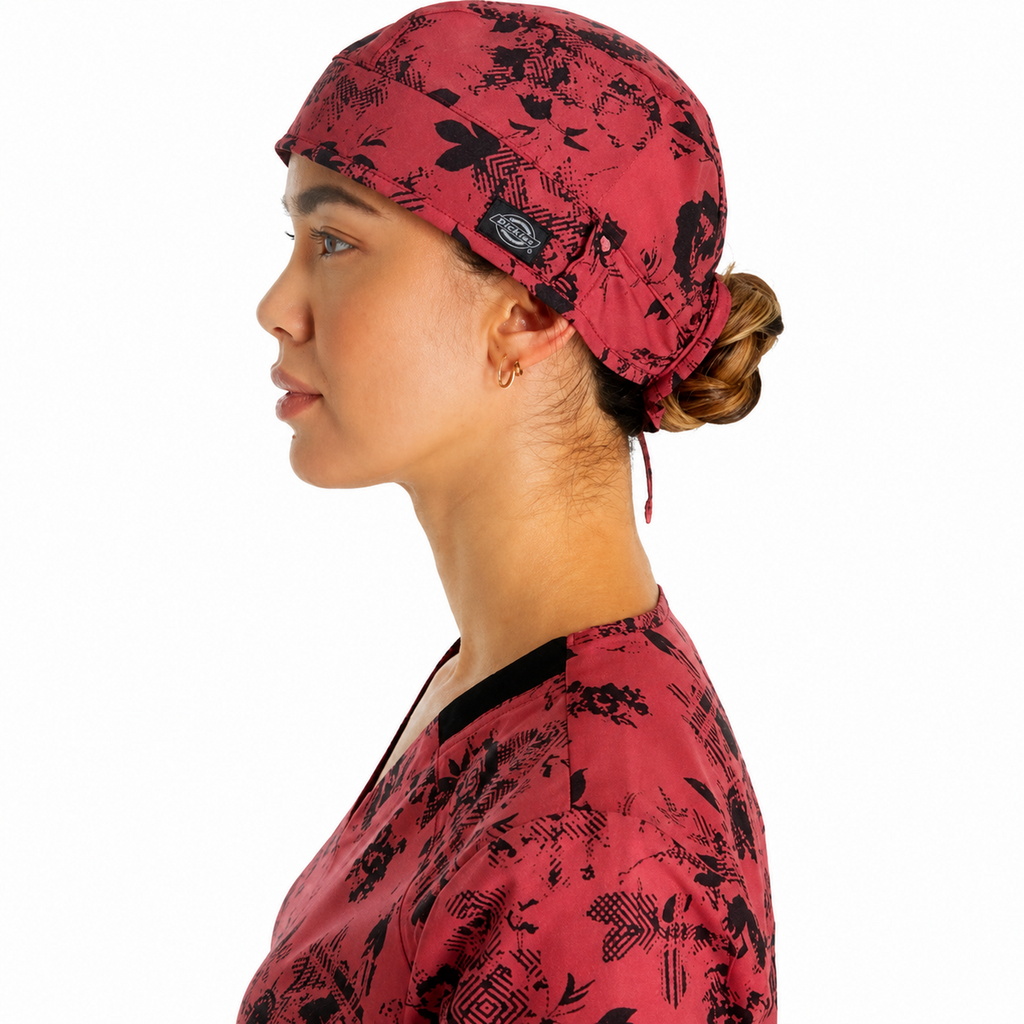 Gorro quirúrgico Dickies DK513 Grunge Roses, perfil izquierdo