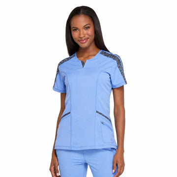 Dickies DK665 filipina quirúrgica Dynamix para mujer color Azul Cielo, vista frontal | color:azul-cielo