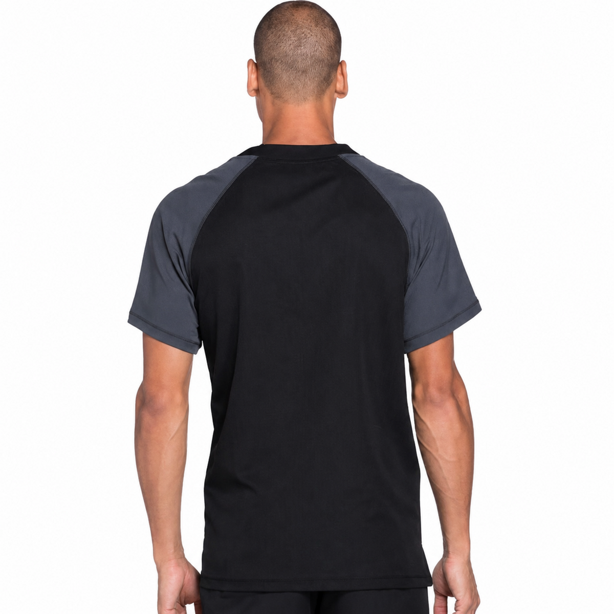 Filipina quirúrgica Dickies DK670 Dynamix para hombre negra, vista de espaldas con modelo | color:negra